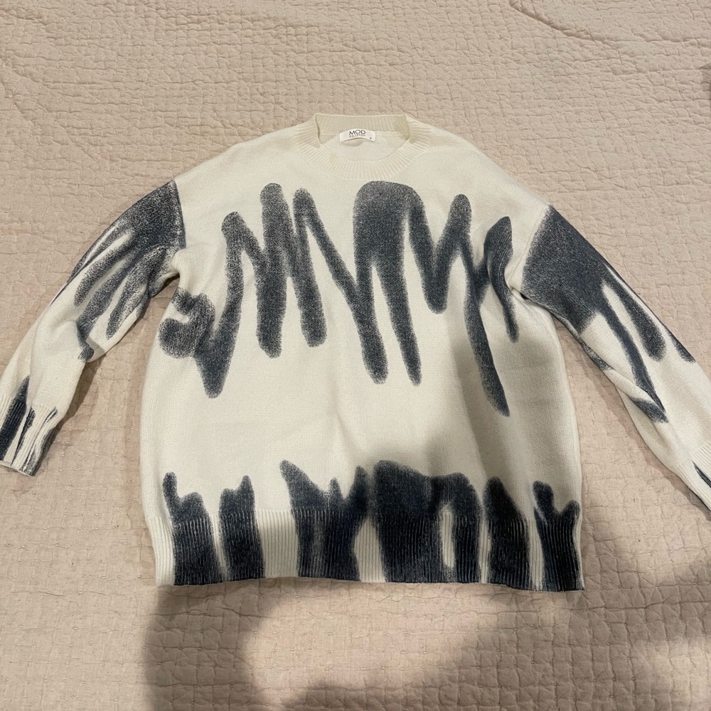 Mod on trend sweater